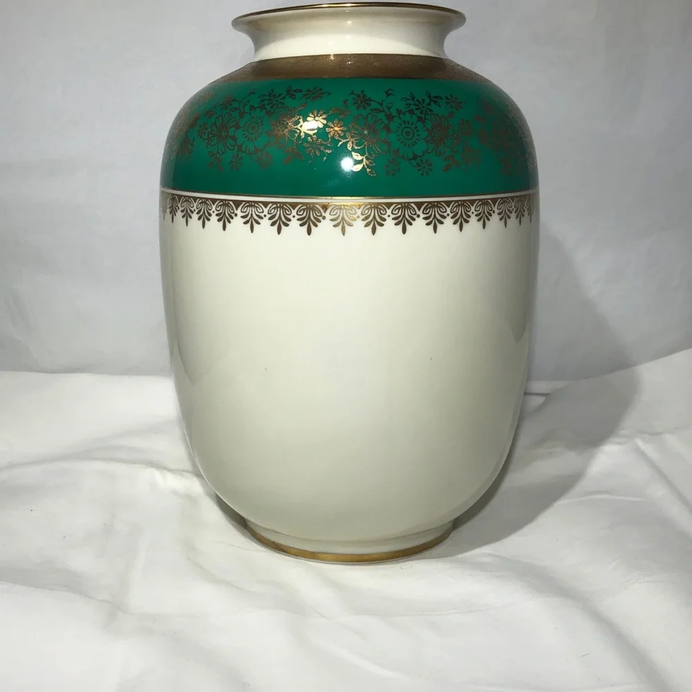 VINTAGE ESCHEBACH OF GERMANY 1945 WHITE, GREEN & GOLD PORCELAIN VASE
